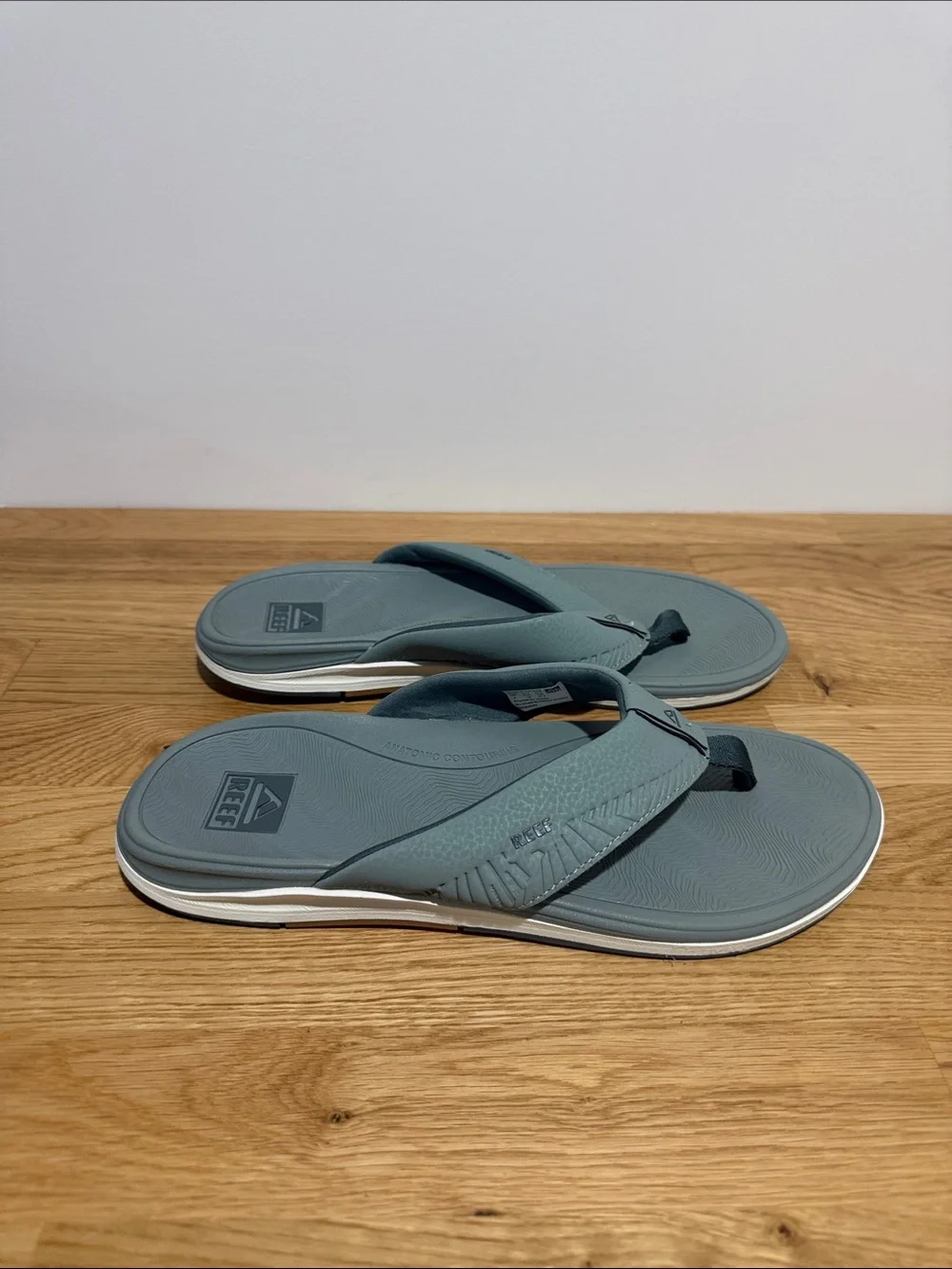 Brand new Reef Offshore Men's size 9 Flip Flops